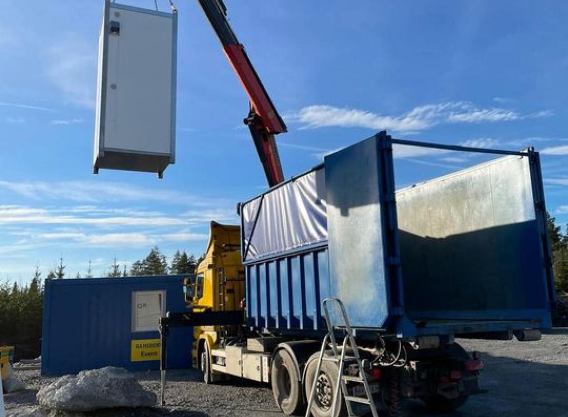 Lämmitettäviä vessoja vuokraatte meiltä, toimitettuna nopeasti ja helposti.
Uppvärmda wc’n finns att hyra av oss, levererade snabbt och enkelt.