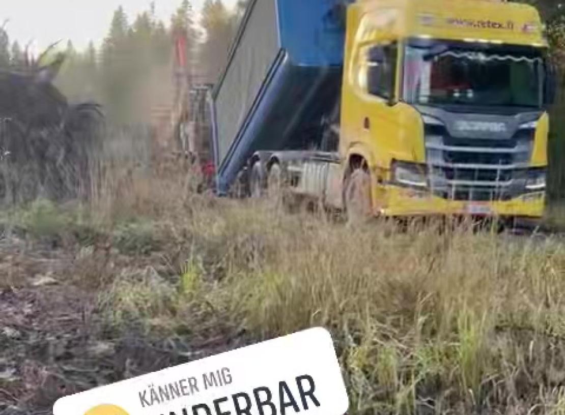 Flisjobb🥳🥳
Puuhaketta tekemässä🥳🥳