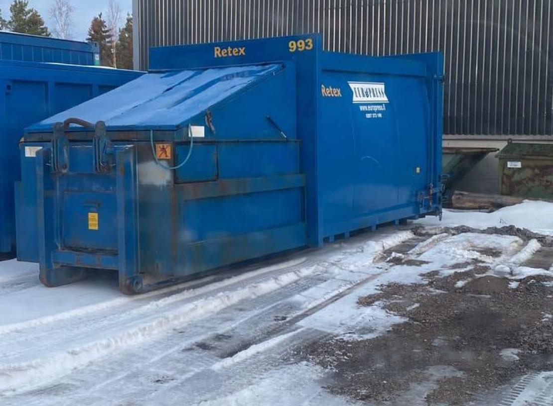 Nu har vi en press ledig för uthyrning, ring för mera info.
Meillä on puristin vapaana vuokralle, soita niin jutellaan.