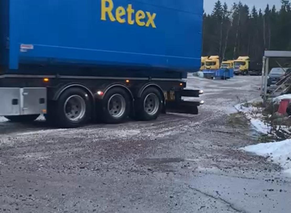  Emil och Robin sköter om att godset är framme imorgon💪
Emil ja Robin varmistavat, että tavarat saapuu huomenna💪